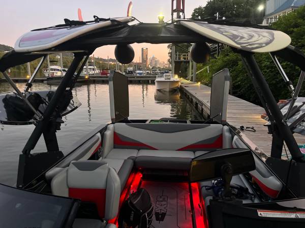 2020 Axis, dovoz USA — foto 3 z 3