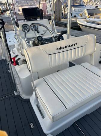 2019 Bayliner, dovoz USA — foto 3 z 9