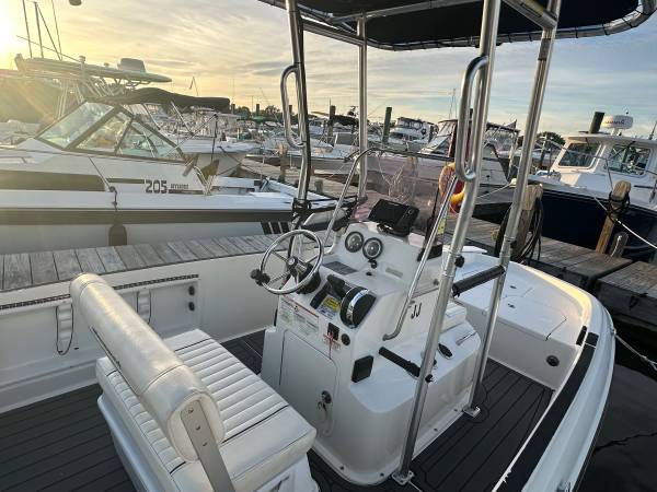 2019 Bayliner, dovoz USA — foto 5 z 9