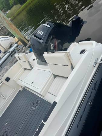 2019 Bayliner, dovoz USA — foto 9 z 9
