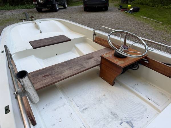 1981 Boston Whaler, dovoz USA — foto 8 z 12