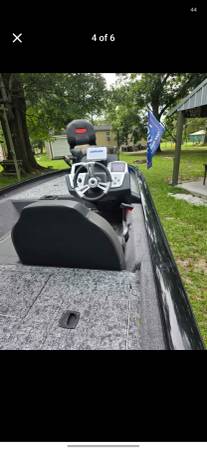 2025 Tracker, dovoz USA — foto 3 z 6