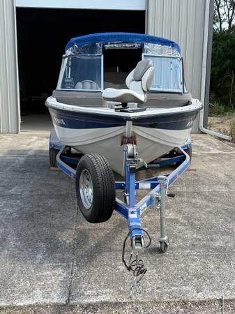 2004 Crestliner, dovoz USA — foto 2 z 12