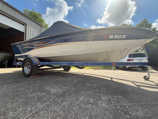 2004 Crestliner, dovoz USA — foto 5 z 12