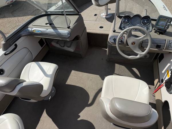 2004 Crestliner, dovoz USA — foto 7 z 12
