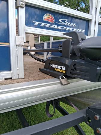 2025 Sun Tracker, dovoz USA — foto 3 z 5