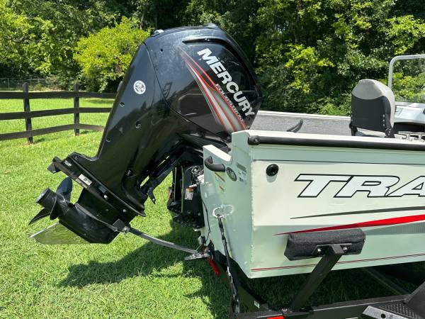 2018 Tracker, dovoz USA — foto 10 z 12