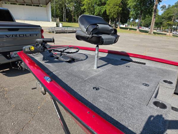2021 Tracker, dovoz USA — foto 12 z 12