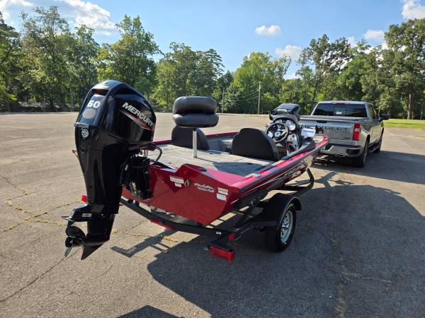 2021 Tracker, dovoz USA — foto 6 z 12