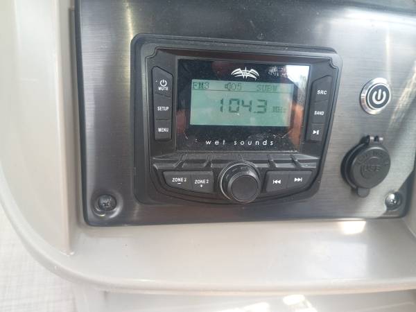 2024 Tracker, dovoz USA — foto 9 z 12