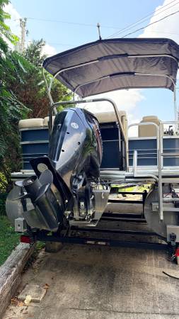 2015 Lowe, dovoz USA — foto 4 z 5