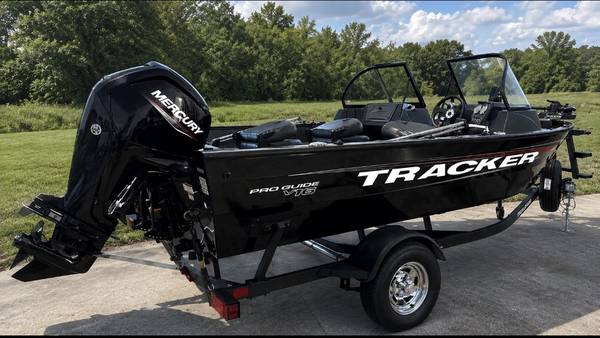 2025 Tracker, dovoz USA — foto 1