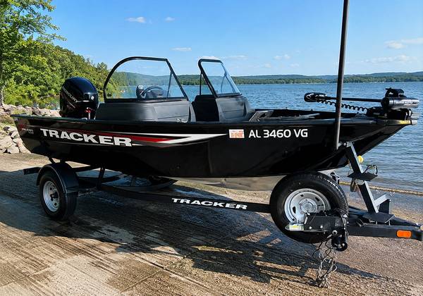 2025 Tracker, dovoz USA — foto 2 z 4