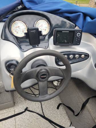 2010 Tracker, dovoz USA — foto 6 z 8