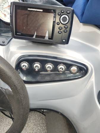 2010 Tracker, dovoz USA — foto 7 z 8