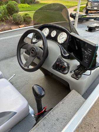 2007 Tracker, dovoz USA — foto 7 z 10