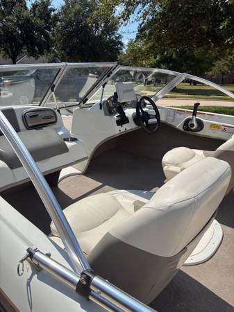 2010 Nitro, dovoz USA — foto 3 z 12