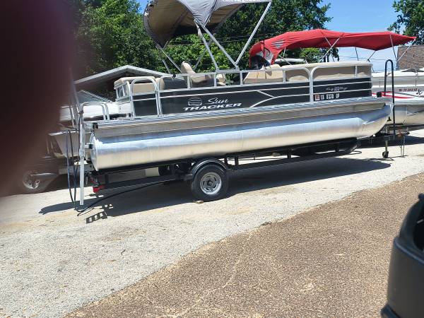 2017 Tracker, dovoz USA — foto 7 z 12