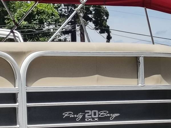 2017 Tracker, dovoz USA — foto 9 z 12