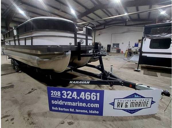 2026 Bennington, dovoz USA — foto 3 z 12