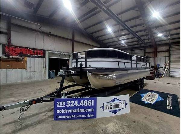 2026 Bennington, dovoz USA — foto 4 z 12