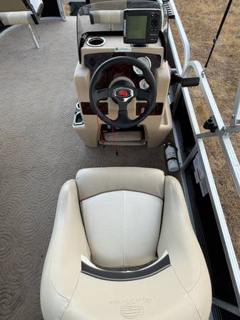 2013 Sun Tracker, dovoz USA — foto 11 z 12