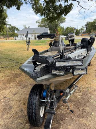 Tracker, dovoz USA — foto 8 z 12