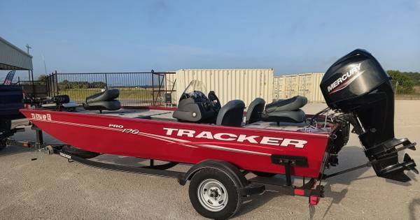 2020 Tracker, dovoz USA — foto 2 z 4