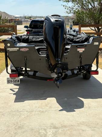 2018 Tracker, dovoz USA — foto 7 z 12