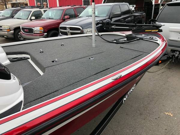 2016 Nitro, dovoz USA — foto 5 z 5