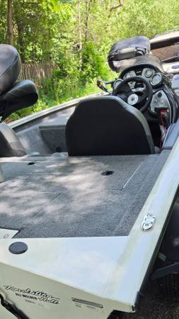 2023 Tracker, dovoz USA — foto 5 z 6