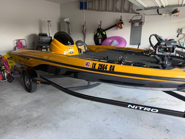 2009 Nitro, dovoz USA — foto 1