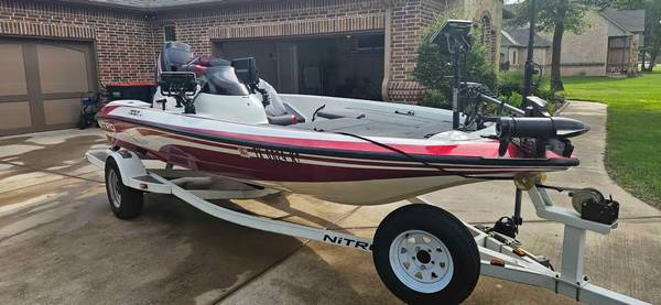2005 Nitro, dovoz USA — foto 1