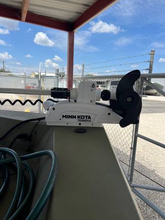2022 Crestliner, dovoz USA — foto 10 z 12