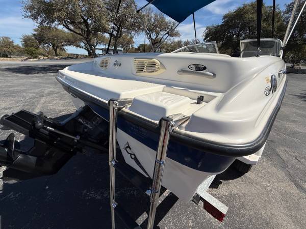 2005 Bayliner, dovoz USA — foto 4 z 12