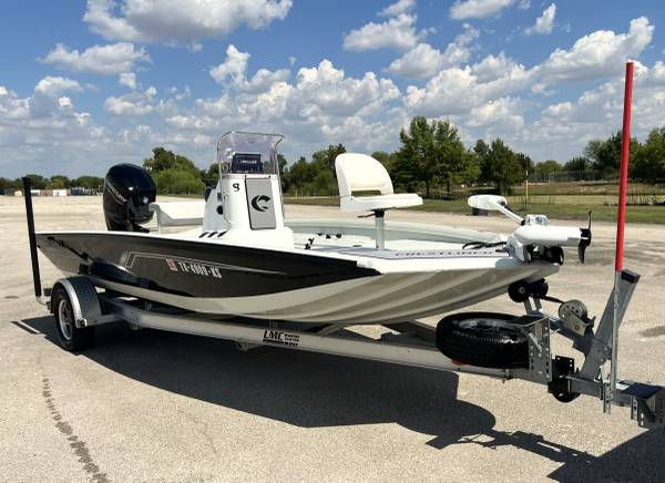 2022 Crestliner, dovoz USA — foto 3 z 12