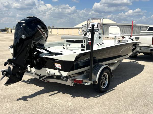 2022 Crestliner, dovoz USA — foto 5 z 12