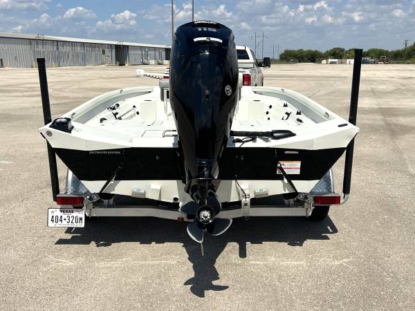 2022 Crestliner, dovoz USA — foto 6 z 12