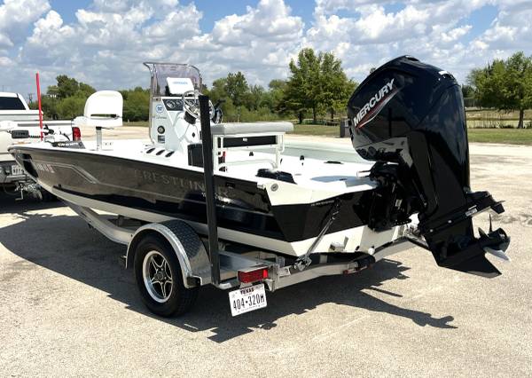 2022 Crestliner, dovoz USA — foto 7 z 12