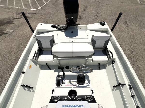 2022 Crestliner, dovoz USA — foto 9 z 12