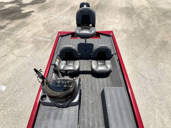 2025 Tracker, dovoz USA — foto 10 z 12
