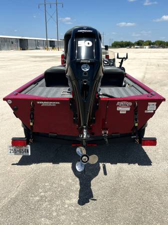 2025 Tracker, dovoz USA — foto 6 z 12