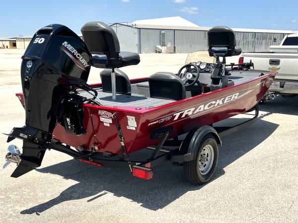 2025 Tracker, dovoz USA — foto 7 z 12