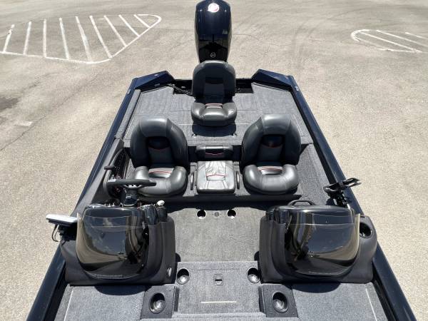 2023 Tracker, dovoz USA — foto 10 z 12
