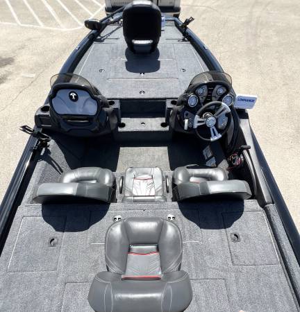 2023 Tracker, dovoz USA — foto 11 z 12