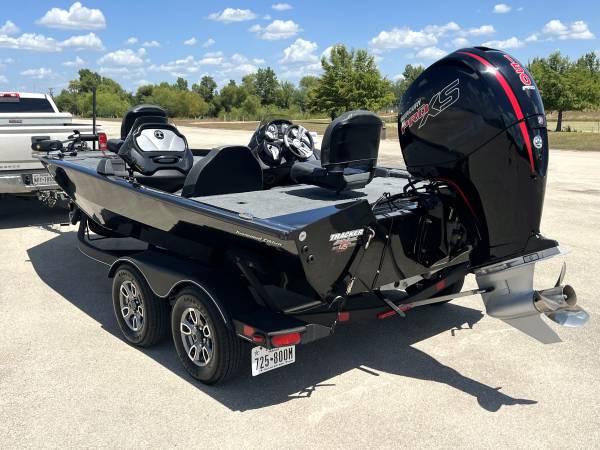 2023 Tracker, dovoz USA — foto 6 z 12