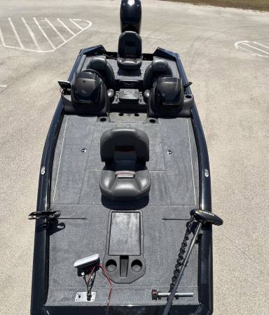 2023 Tracker, dovoz USA — foto 9 z 12