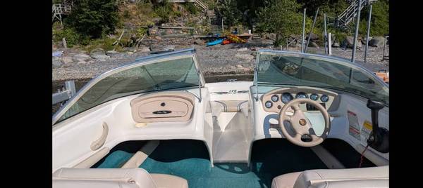 Sea Ray, dovoz USA — foto 6 z 8
