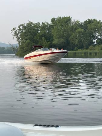 2001 Bayliner, dovoz USA — foto 9 z 12