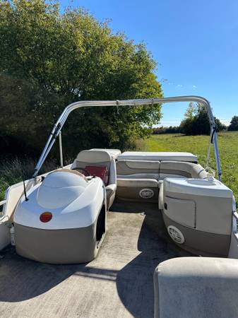 2000 Sun Tracker, dovoz USA — foto 9 z 12